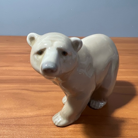 Vintage Lladro”Attentive Polar Bear”Porcelain Figurine Handcrafted In Spain